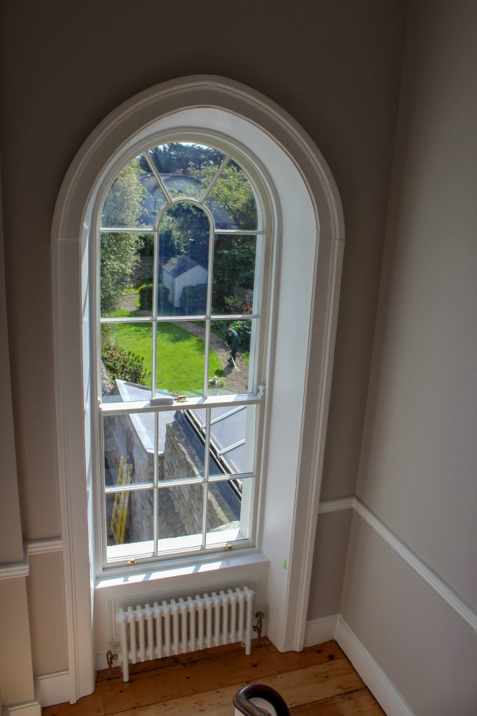 arched sash window